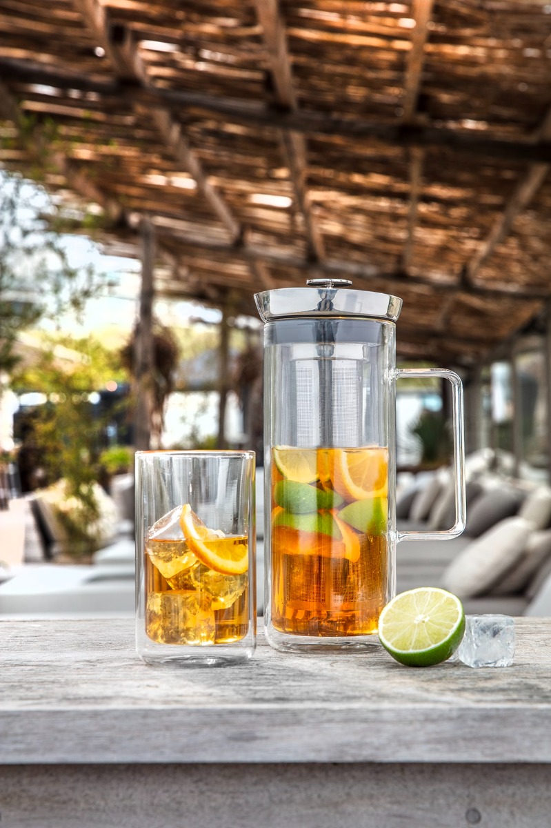Groot theeglas met ijsthee kan
